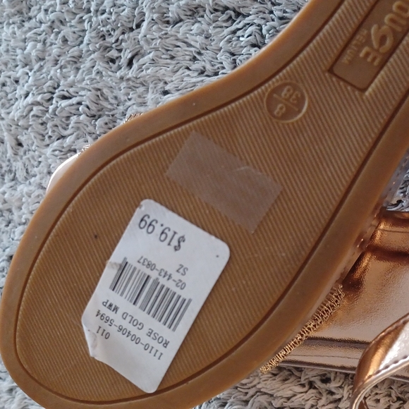 Sandals - Picture 5 of 5